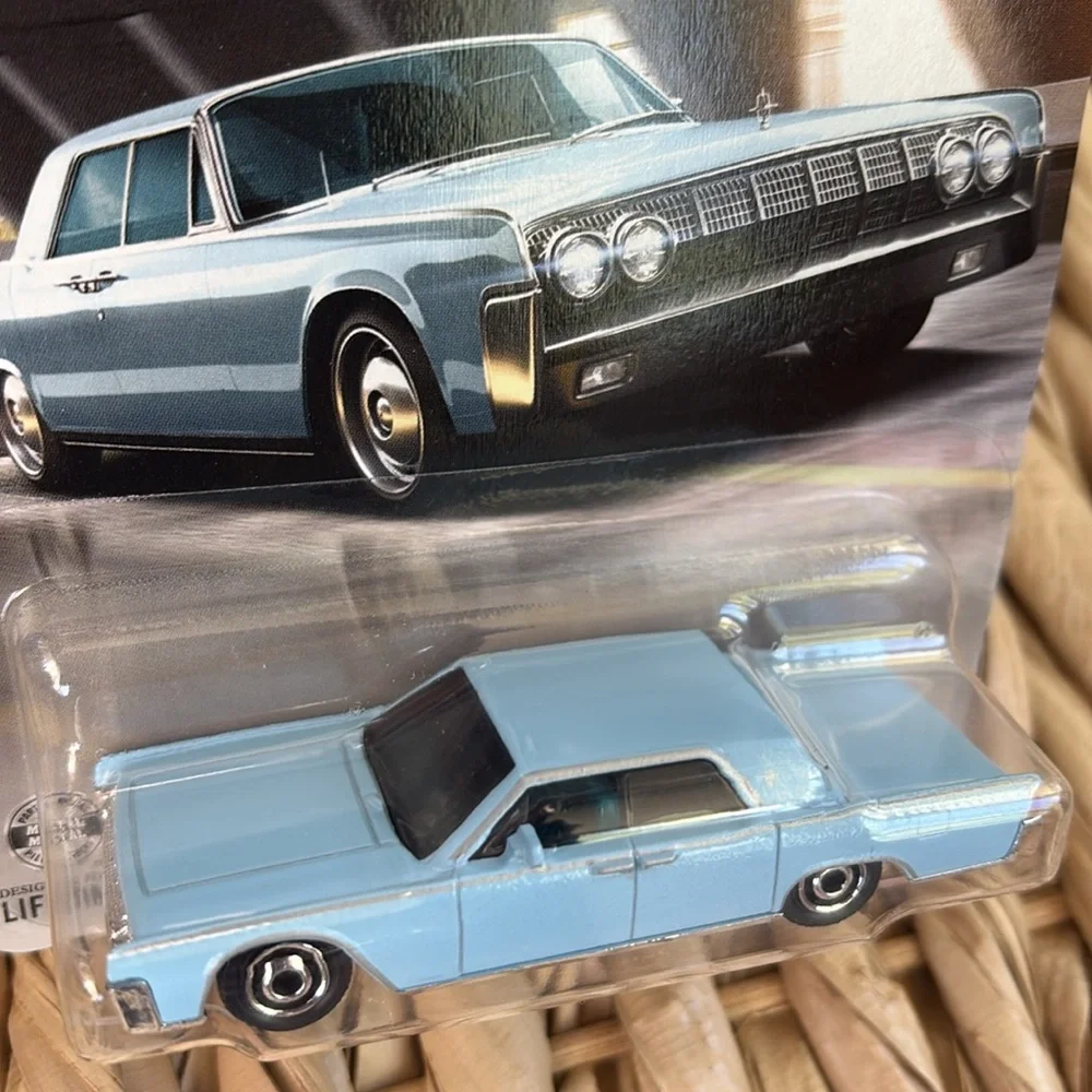 Matchbox 1964 Lincoln Continental Die-Cast Car Light Baby Blue New